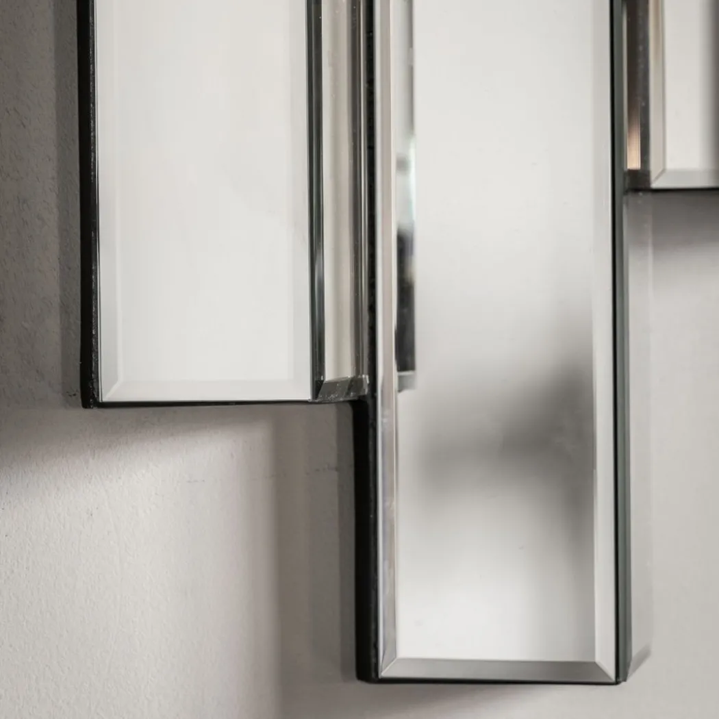 Almada Mirror